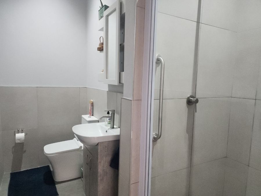 To Let 2 Bedroom Property for Rent in Ifafi North West